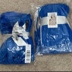 NWT NEW YORK & COMPANY 3 PC Hat Gloves Scarf Wrapped Set Non-Sized Blue
$8 a set